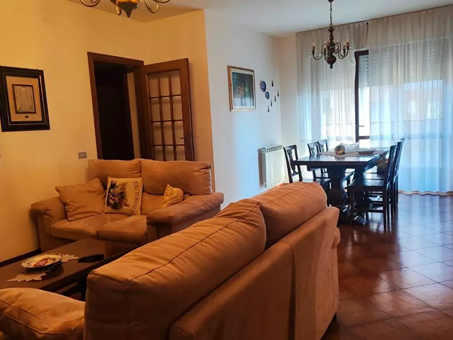 Immagine 3 di Appartamento in vendita  a Carrara