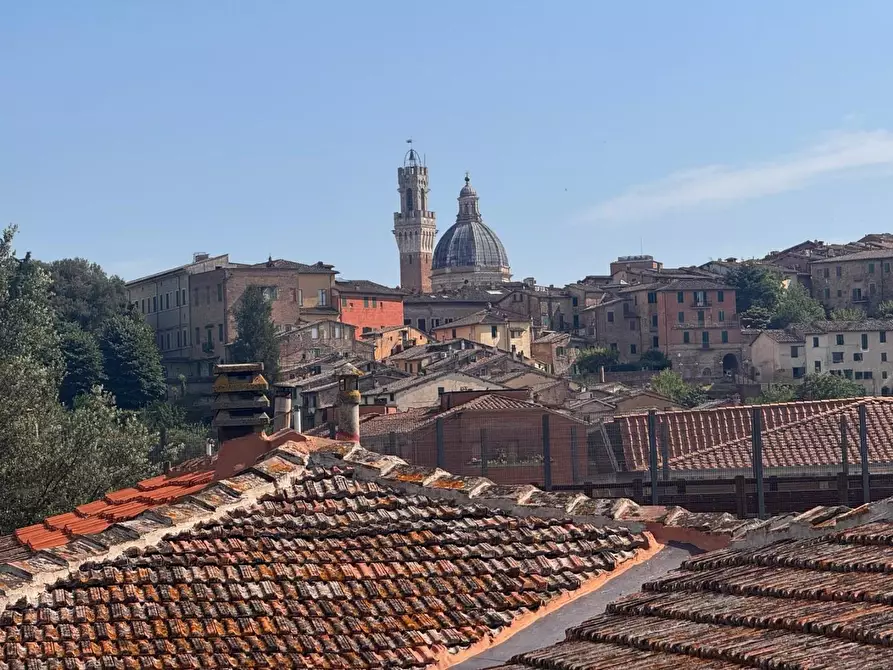 Immagine 17 di Appartamento in affitto  a Siena