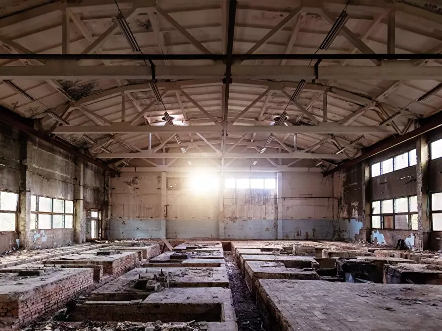 Immagine 8 di Capannone industriale in vendita  a Ivrea