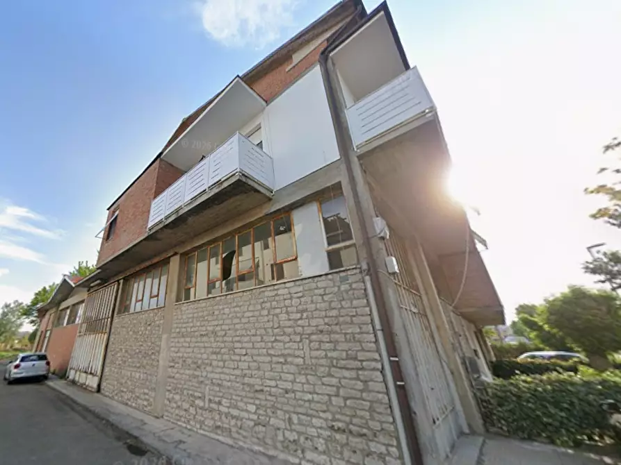 Immagine 2 di Magazzino in vendita  a Pontedera