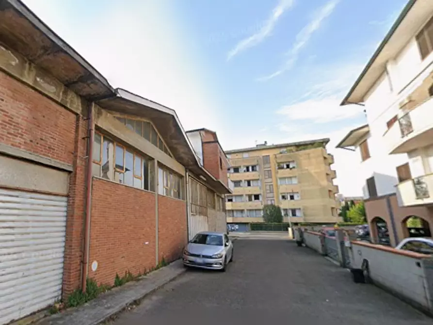 Immagine 3 di Magazzino in vendita  a Pontedera