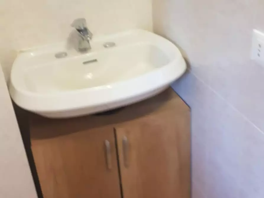Immagine 11 di Appartamento in affitto  a Carrara