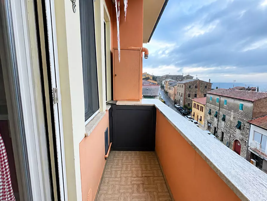 Immagine 10 di Appartamento in vendita  a Lajatico