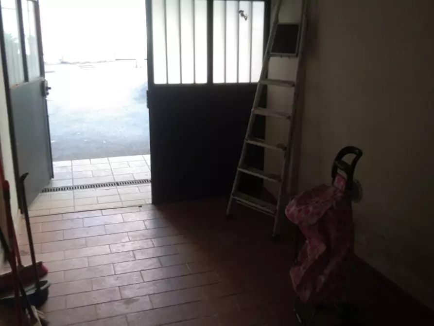 Immagine 3 di Garage in affitto  a Prato