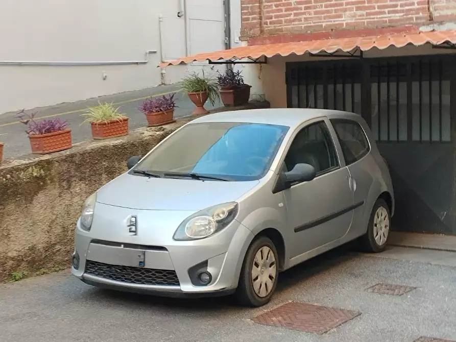Immagine 4 di Garage in affitto  a Prato