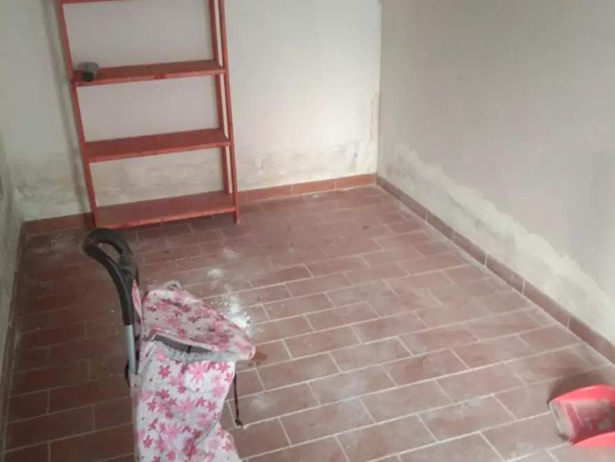 Immagine 1 di Garage in affitto  a Prato
