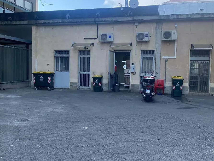 Immagine 8 di Attività commerciale in vendita  a Torino