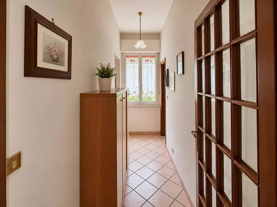 Immagine 10 di Villa in vendita  a Lucca