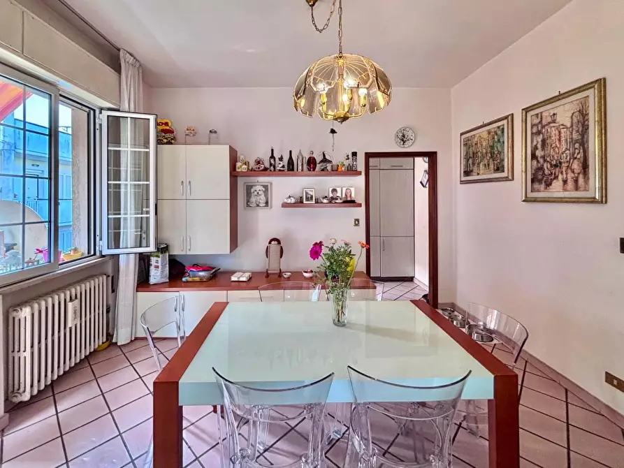 Immagine 6 di Villa in vendita  a Lucca