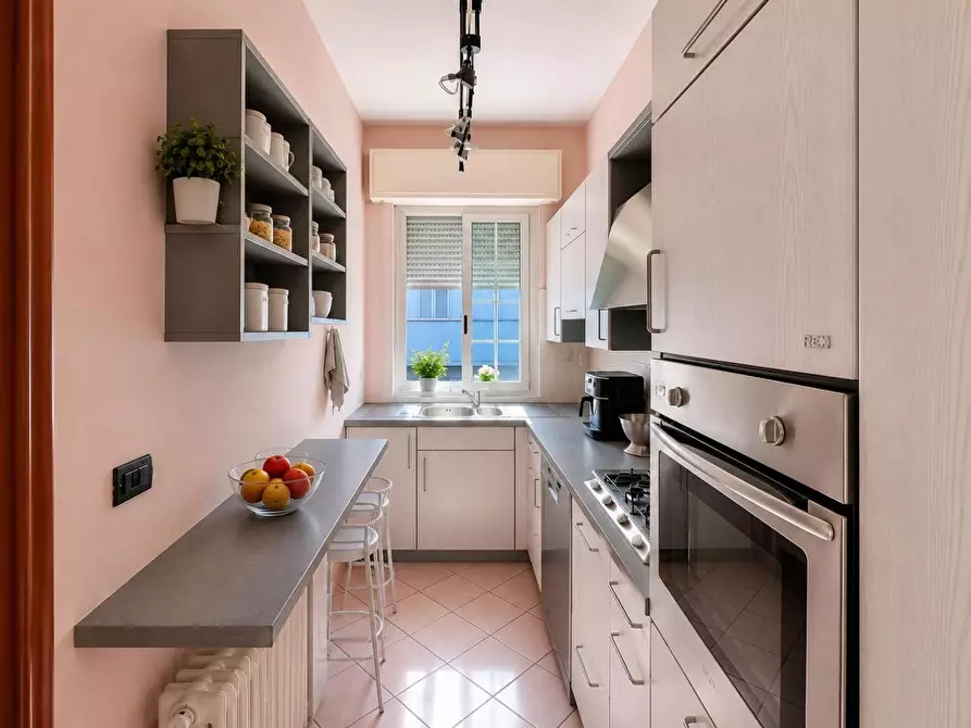 Immagine 7 di Villa in vendita  a Lucca