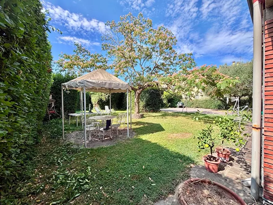 Immagine 33 di Villa in vendita  a Lucca