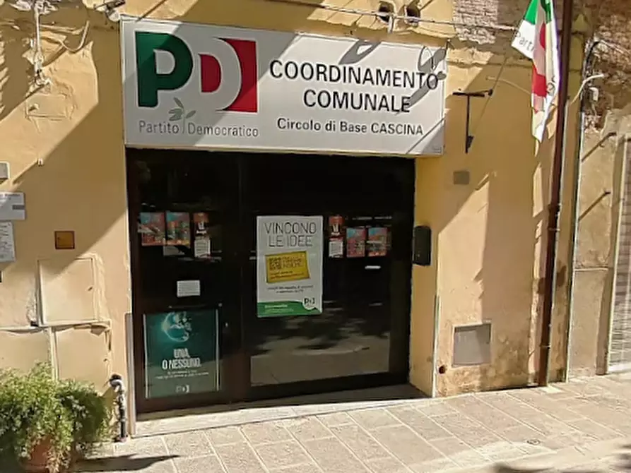 Immagine 2 di Negozio in vendita  a Cascina