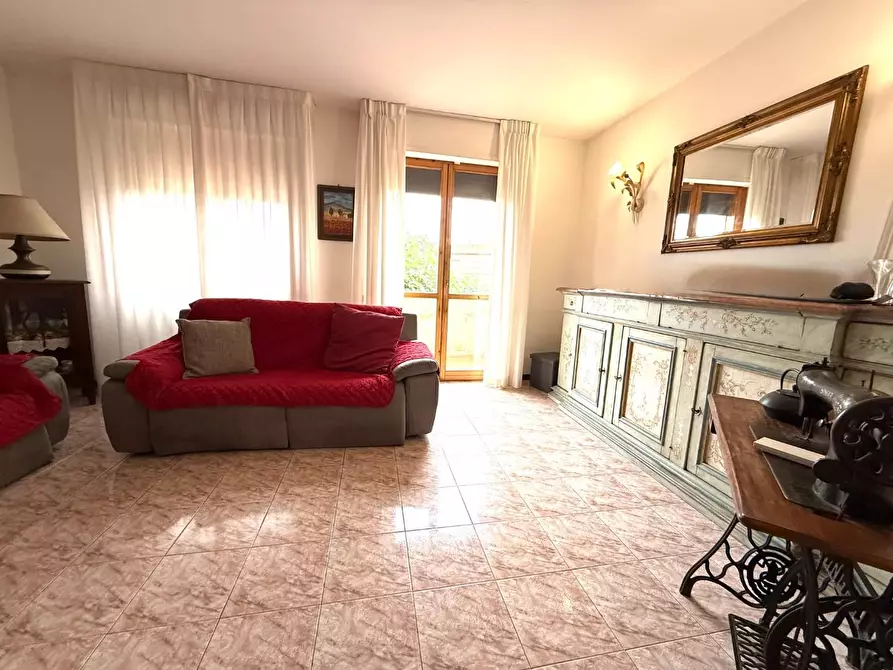Immagine 1 di Villetta a schiera in vendita  a Calcinaia