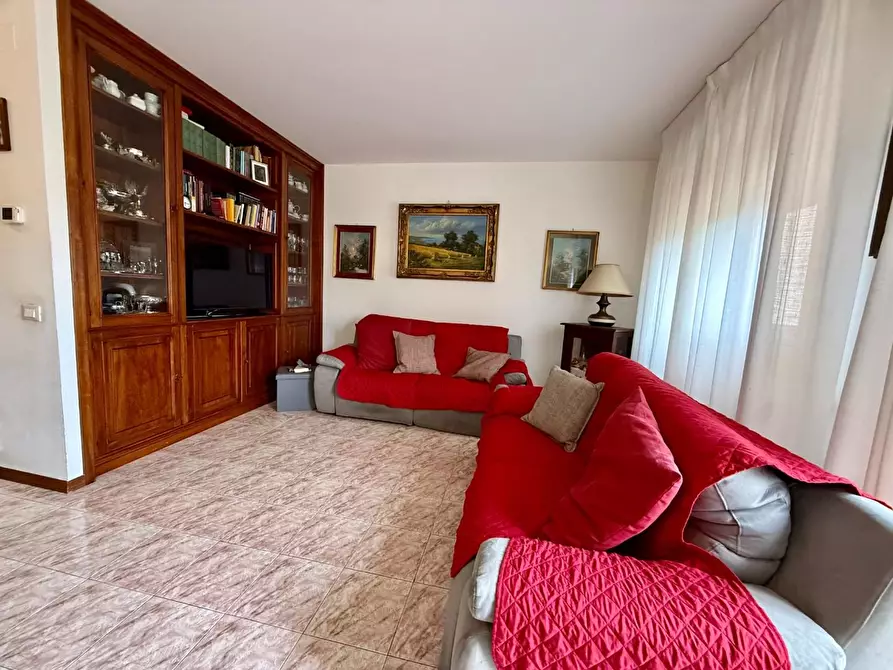 Immagine 2 di Villetta a schiera in vendita  a Calcinaia