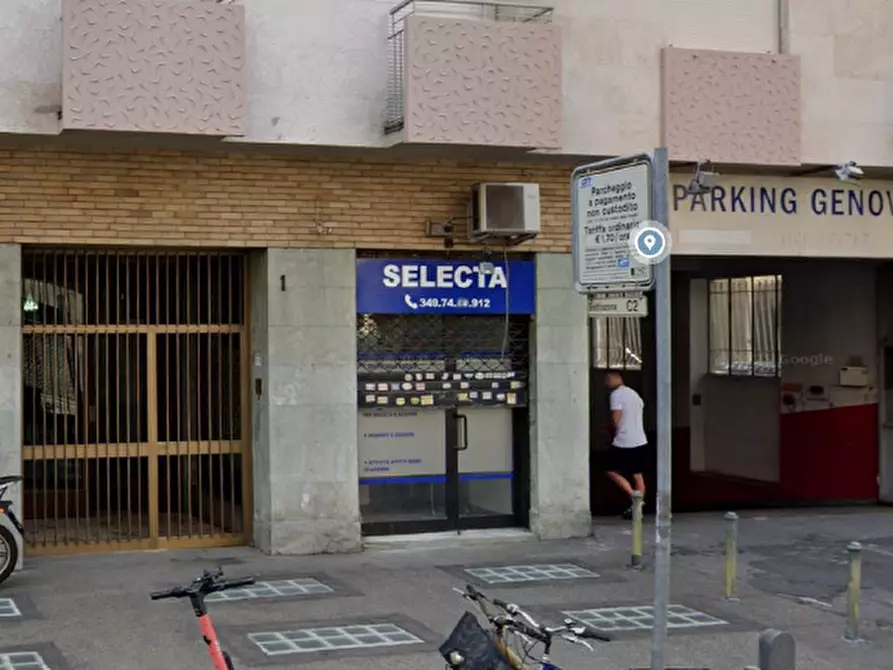 Immagine 2 di Negozio in vendita  a Torino