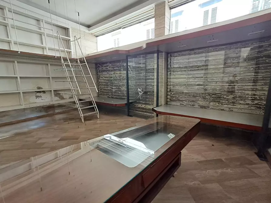 Immagine 3 di Negozio in vendita  a Santa Croce Sull'arno