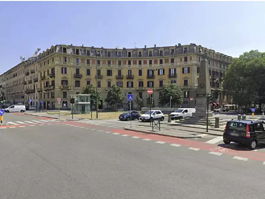 Immagine 10 di Magazzino in vendita  a Torino