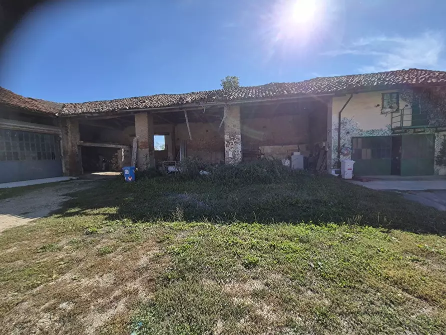 Immagine 1 di Magazzino in vendita  a Carignano