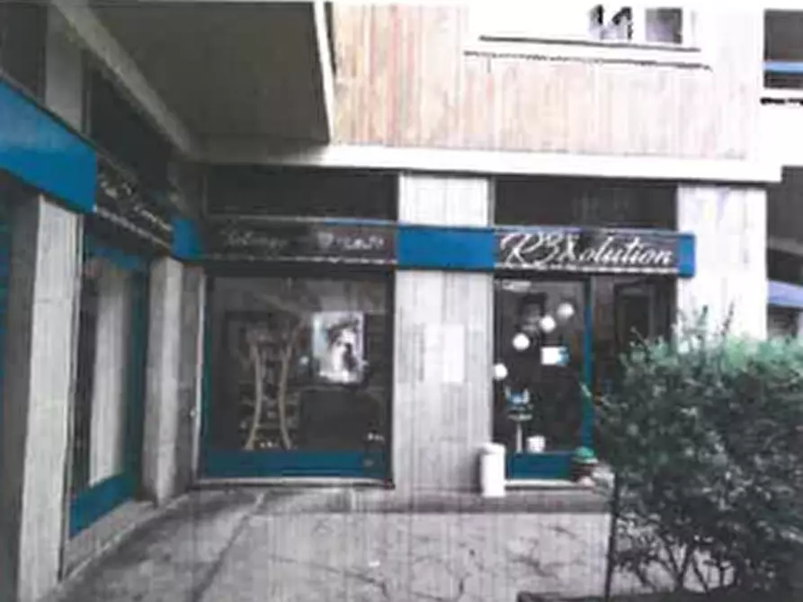 Immagine 1 di Negozio in vendita  a Torino