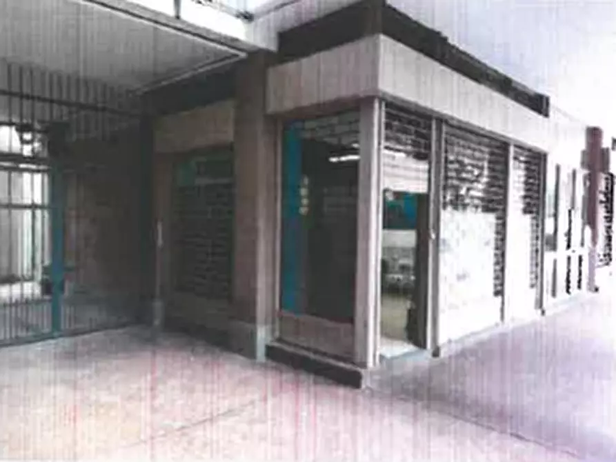 Immagine 6 di Negozio in vendita  a Torino