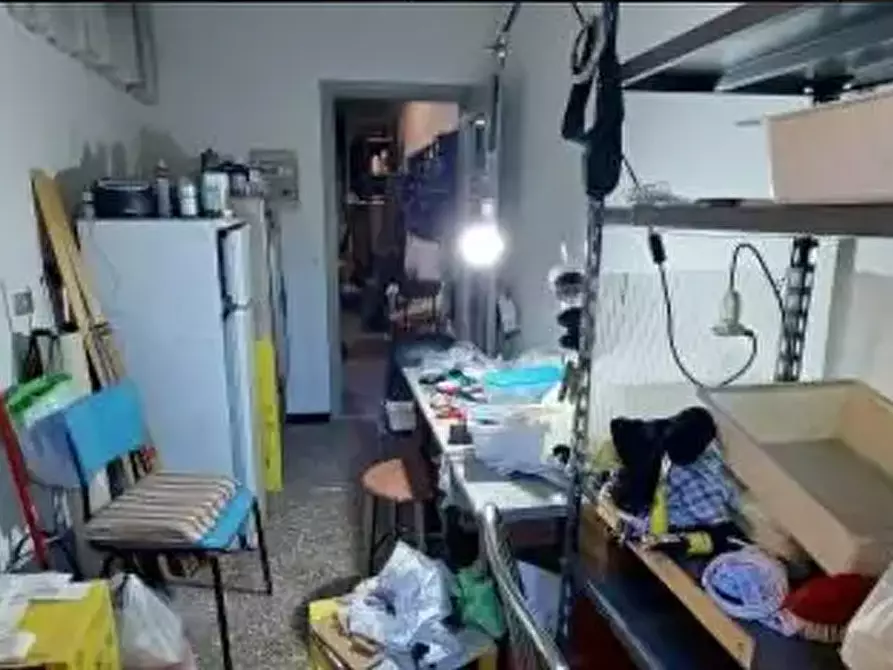 Immagine 6 di Negozio in vendita  a Torino