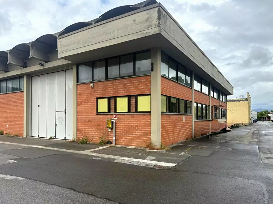 Immagine 3 di Attività artigianale in affitto  a Capannori