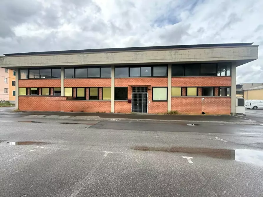 Immagine 1 di Attività artigianale in affitto  a Capannori