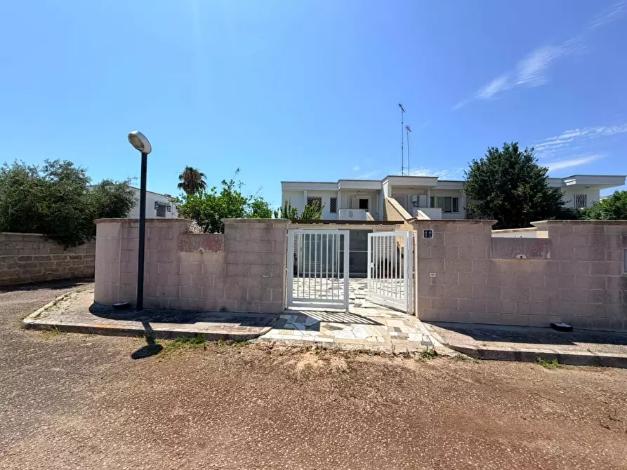Immagine 2 di Casa bifamiliare in vendita  a Lecce