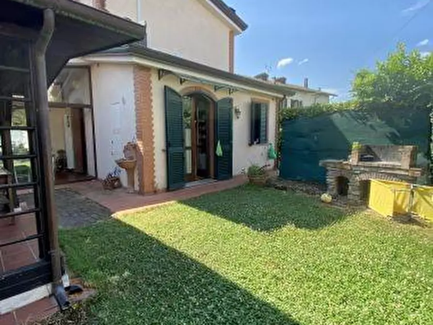 Immagine 5 di Villetta a schiera in vendita  a Sarzana