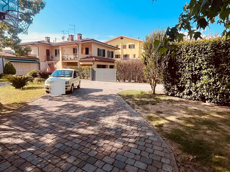 Immagine 1 di Appartamento in vendita  a Massa E Cozzile