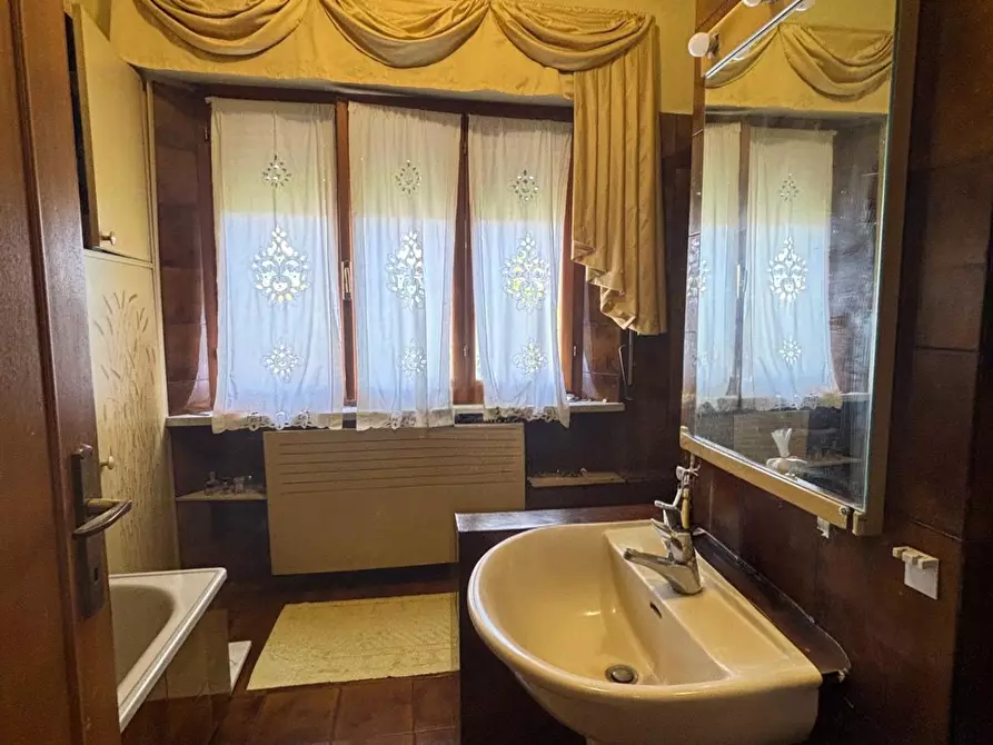 Immagine 14 di Villa in vendita  a Cascina
