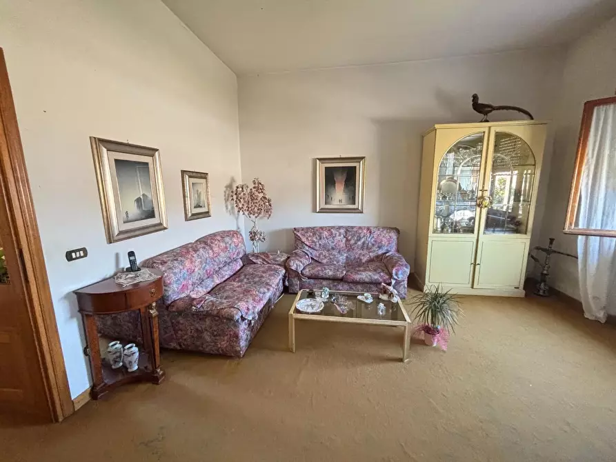 Immagine 7 di Villa in vendita  a Cascina