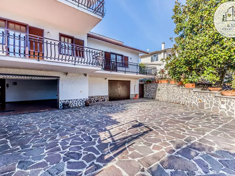 Immagine 3 di Villa in vendita  a Rignano Flaminio