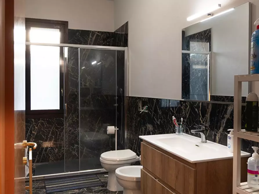 Immagine 10 di Casa bifamiliare in vendita  a Sant'ilario D'enza