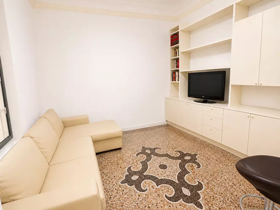 Immagine 1 di Appartamento in vendita  a Pontedera