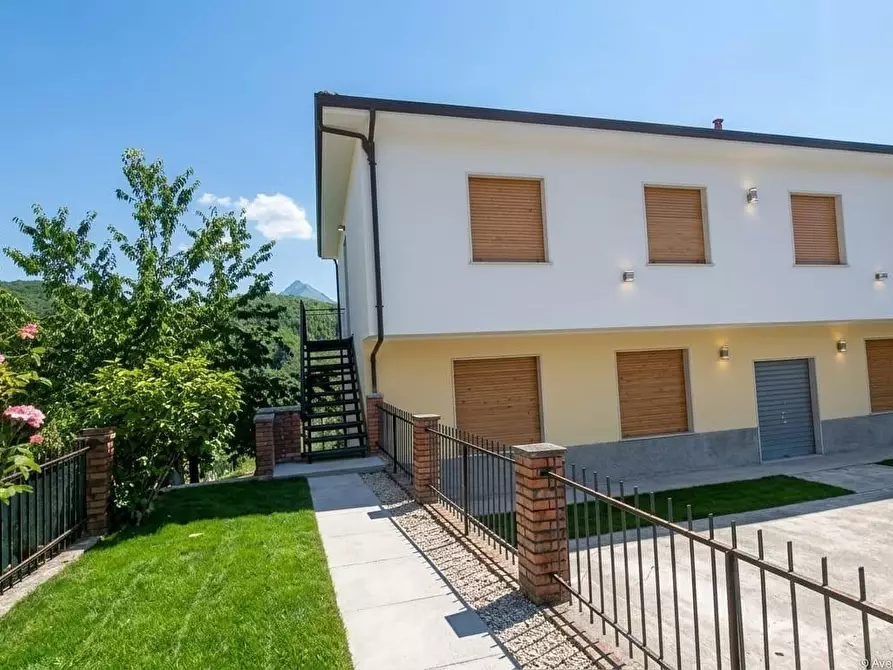 Immagine 1 di Terratetto in vendita  a Casola In Lunigiana