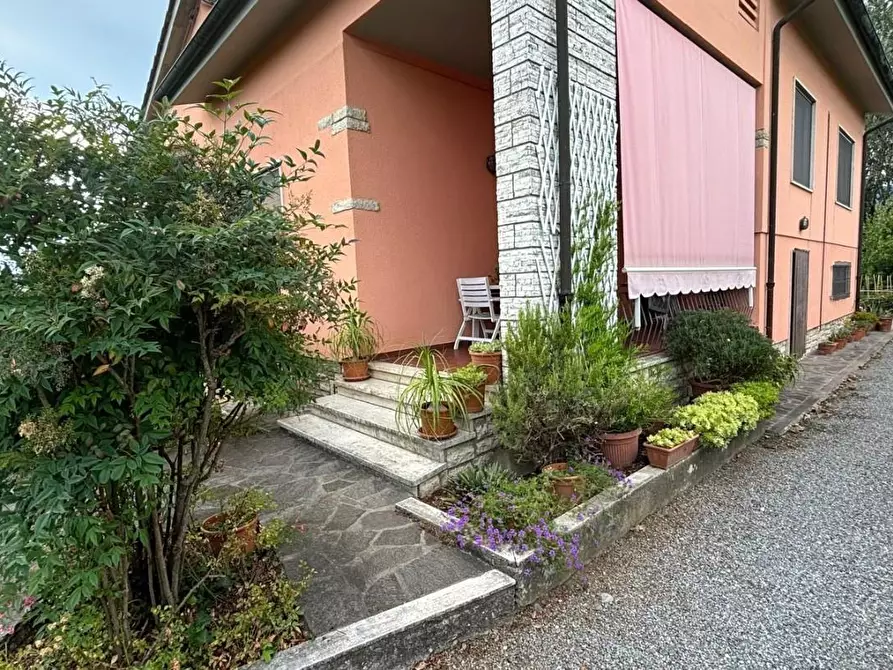 Immagine 27 di Villa in vendita  a Capannori