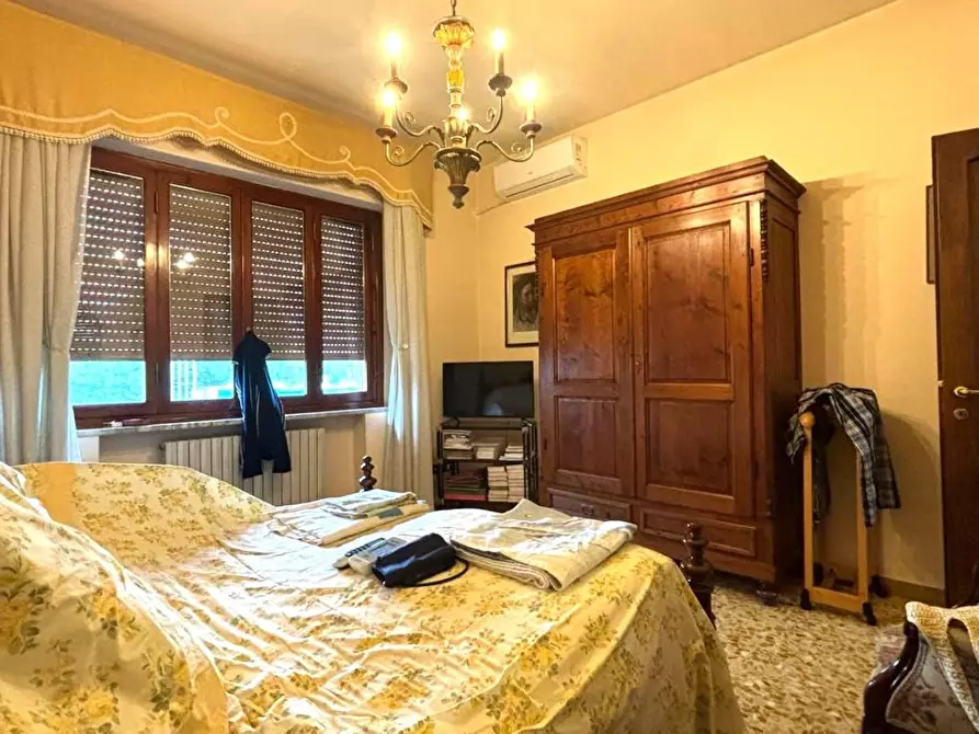 Immagine 14 di Villa in vendita  a Capannori