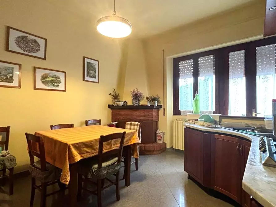 Immagine 10 di Villa in vendita  a Capannori
