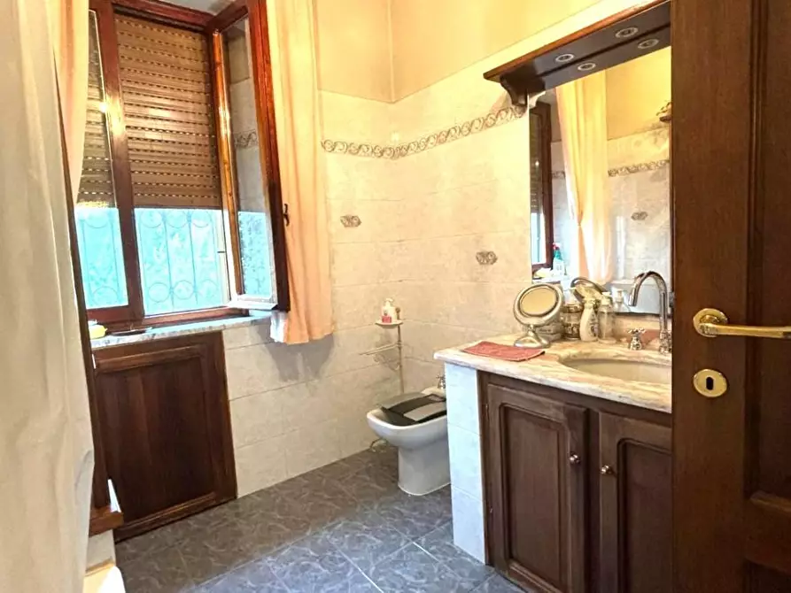 Immagine 16 di Villa in vendita  a Capannori