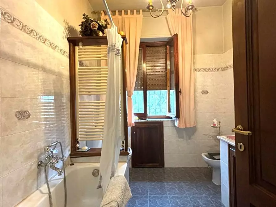Immagine 15 di Villa in vendita  a Capannori
