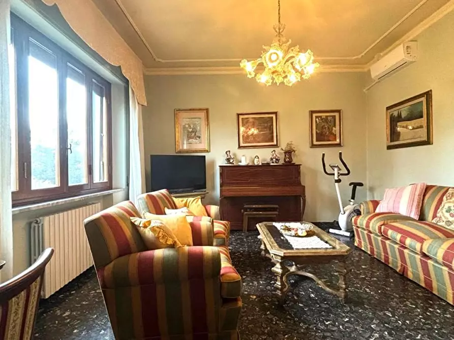 Immagine 6 di Villa in vendita  a Capannori