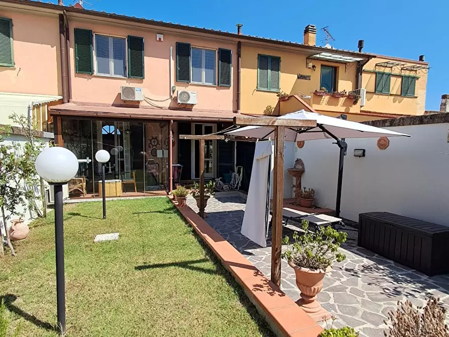 Immagine 1 di Terratetto in vendita  a Livorno