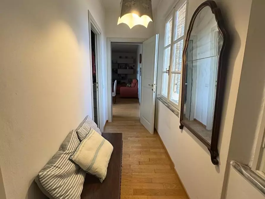 Immagine 15 di Appartamento in vendita  a Lucca