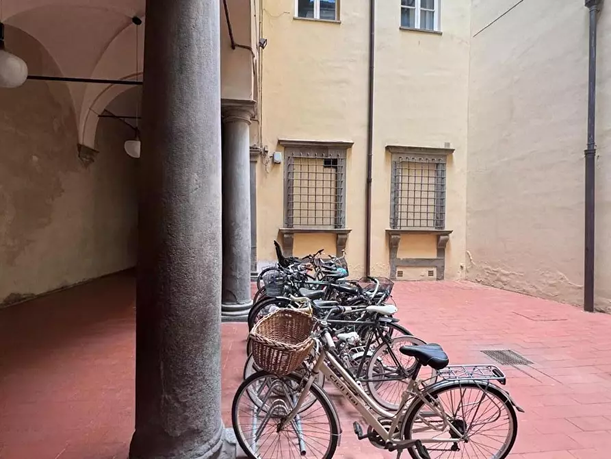 Immagine 3 di Appartamento in vendita  a Lucca