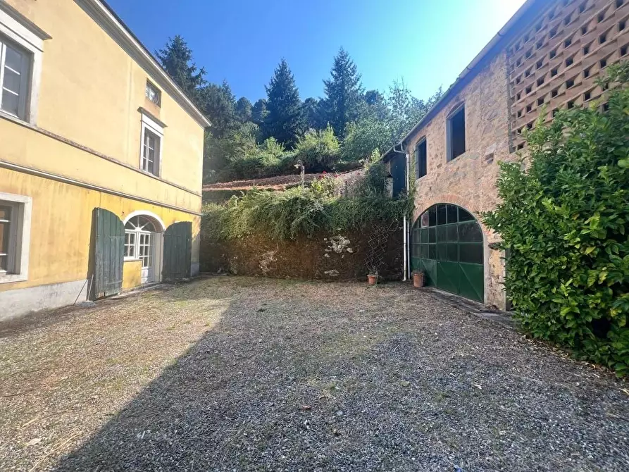 Immagine 3 di Villa in vendita  a Capannori