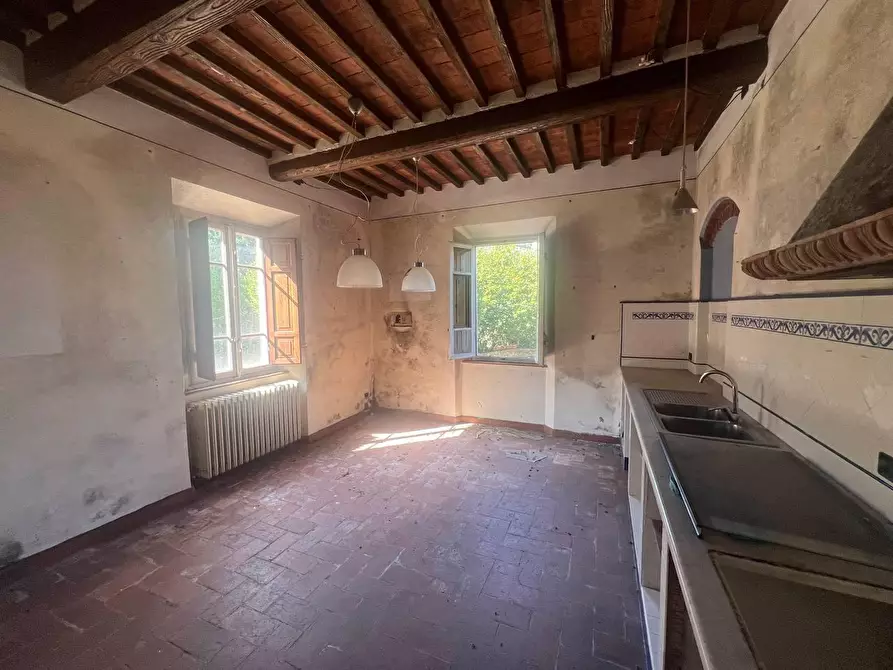 Immagine 5 di Villa in vendita  a Capannori