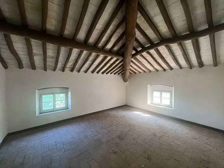 Immagine 40 di Villa in vendita  a Capannori