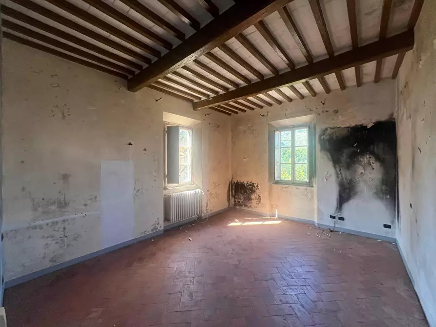 Immagine 33 di Villa in vendita  a Capannori