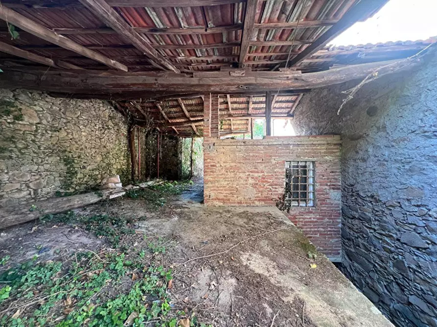 Immagine 48 di Villa in vendita  a Capannori